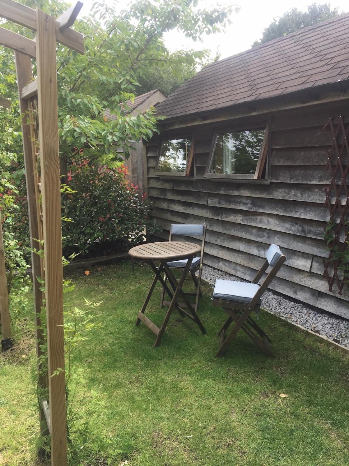 The Tool Shed Nestled In Idyllic Countryside Villa Linchmere Eksteriør bilde