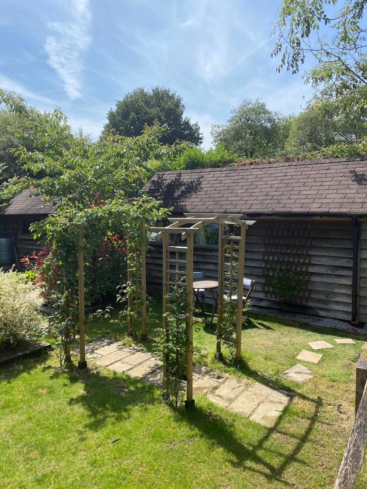 The Tool Shed Nestled In Idyllic Countryside Villa Linchmere Eksteriør bilde