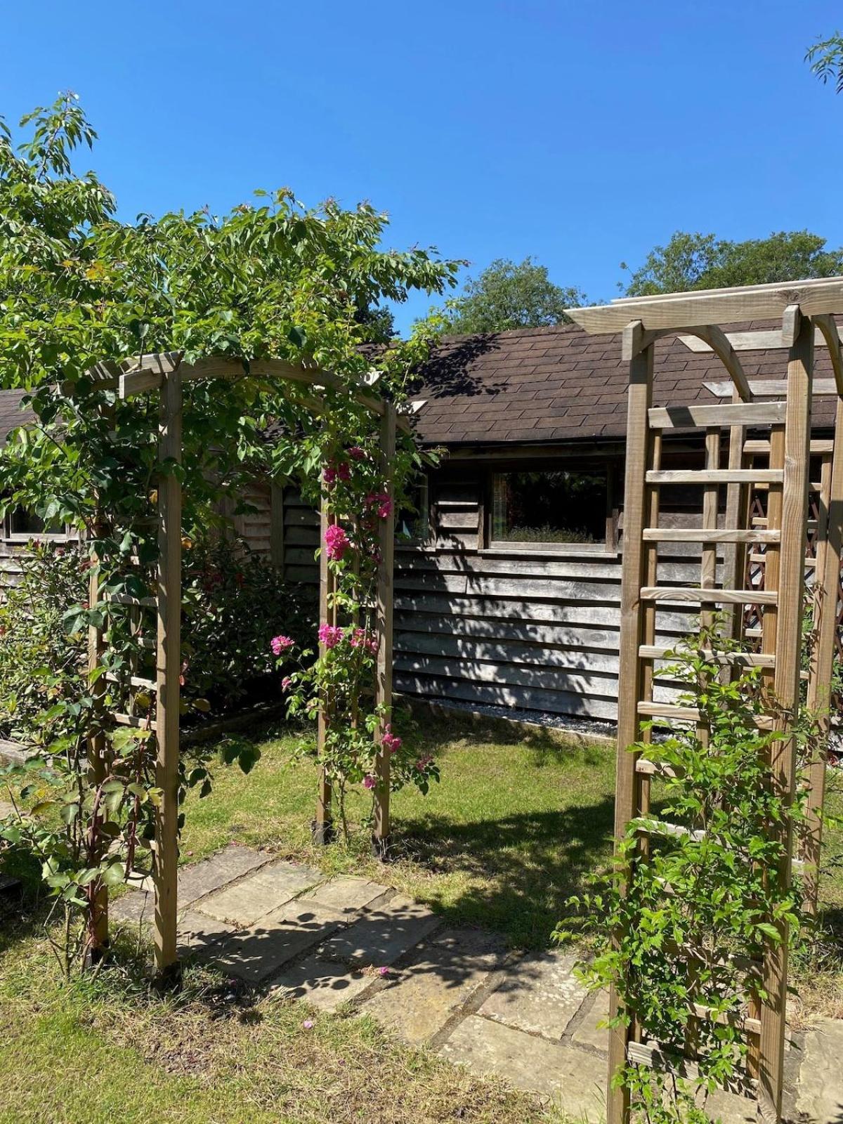The Tool Shed Nestled In Idyllic Countryside Villa Linchmere Eksteriør bilde